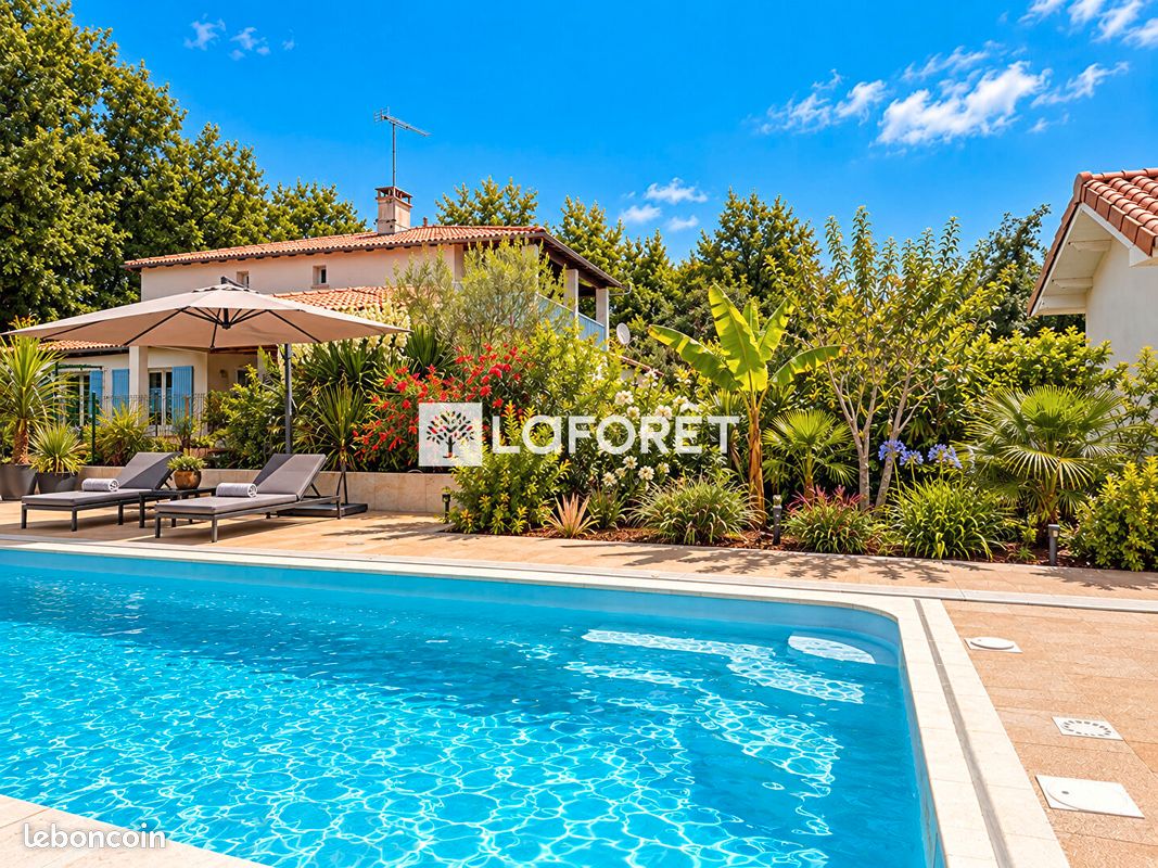 Maison 8 pièces 203 m² · à Étaules · 203 m² · 945 000 €