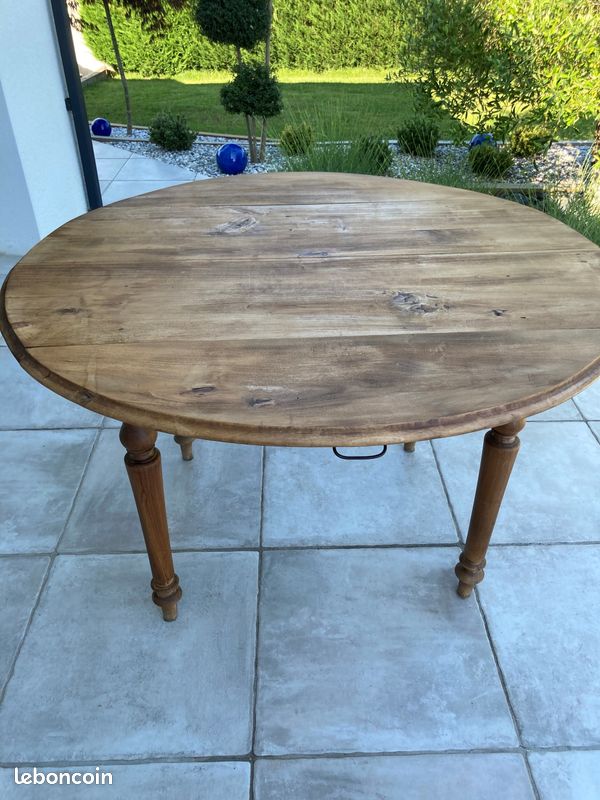Table ancienne (image 1)