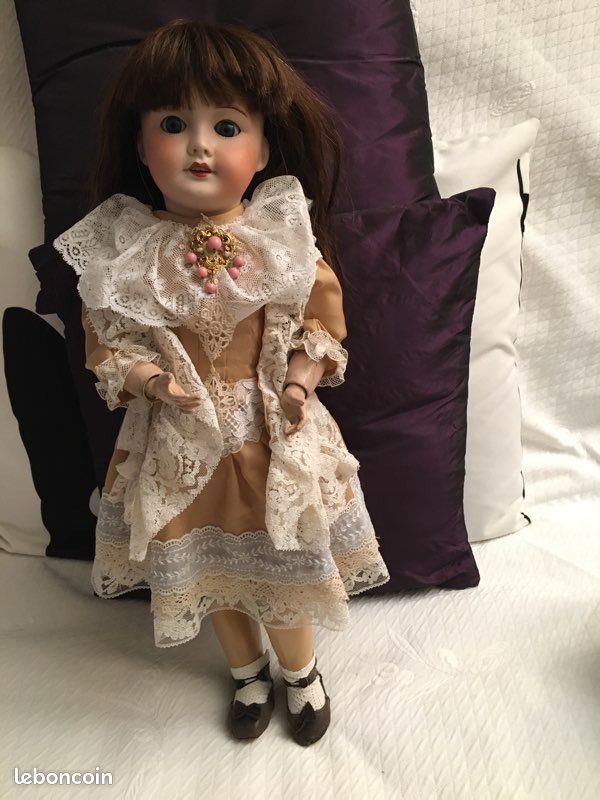 ANCIENNE POUPÉE SFBJ En Porcelaine Avec Trousseau Dans Panier Napoleon