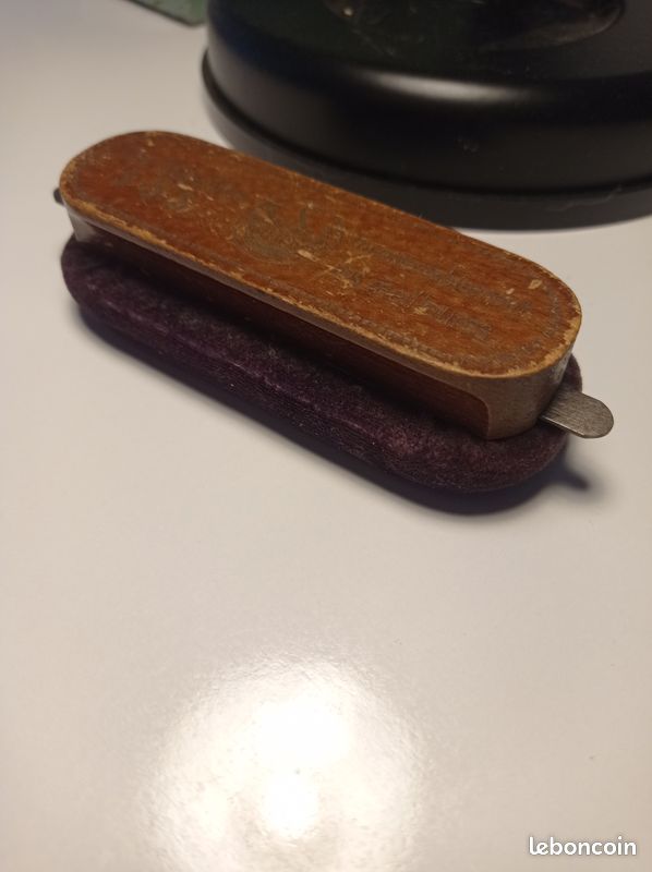 Brosse / Nettoyeur pour disques Gramophone / Phonographe et boîte d'aiguilles (image 1)