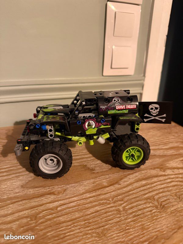 LEGO 42118 Technic Monster Jam Grave Digger (image 3)