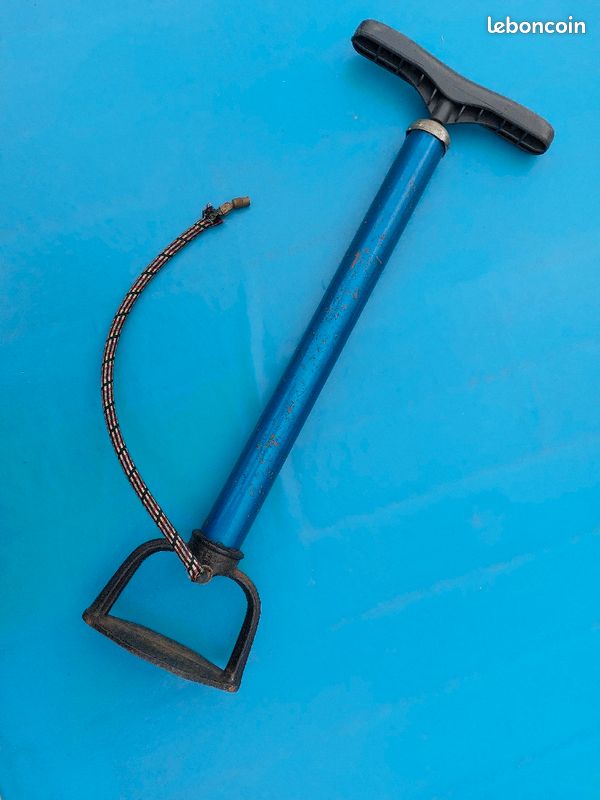 Pompe à Pied Vélo puissante en acier et le pied en acier forgé (image 1)