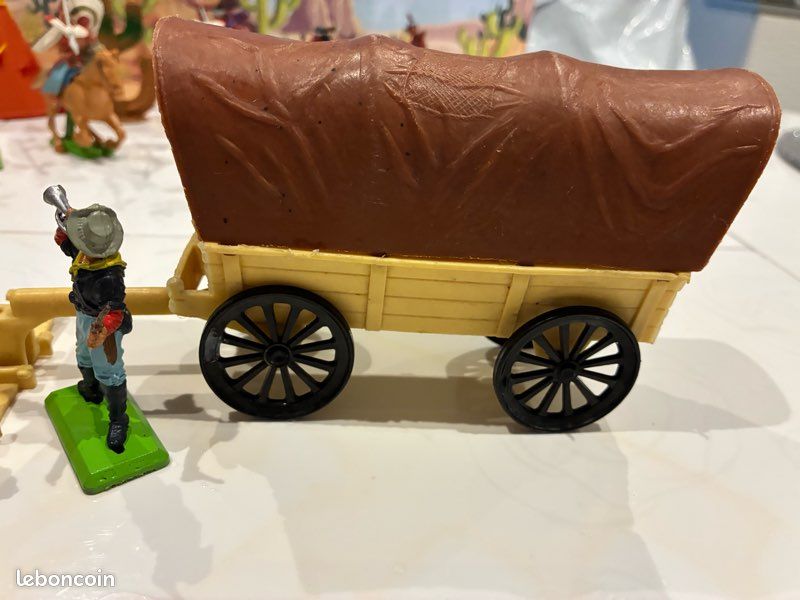 LOT SUR SOCLE métal de cavaliers d'Empire britains comme starlux EUR 50