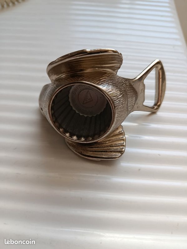 Ouvre bouteille et bouchon en métal argenté (image 4)