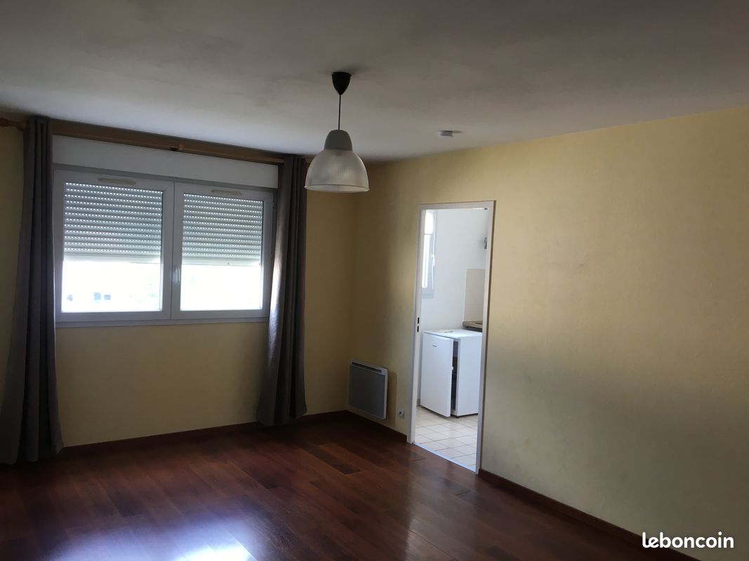 Appartement 1 pièce(s) 30 m²à louer Guyancourt