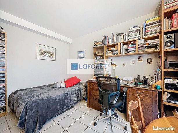 https://img.leboncoin.fr/api/v1/lbcpb1/images/c7/12/a2/c712a24bdb26dc072fcecd2e3d468f219bf51d9a.jpg?rule=ad-image