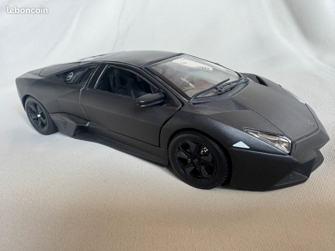 Lamborghini Reventón Bburago à l’échelle 1/24 (image 3)