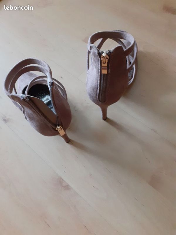 Chaussures neuves a brides couleur camel (image 3)