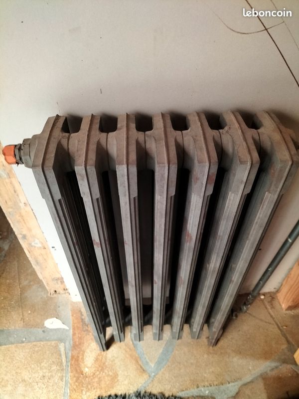 Petit radiateur ancien decapé par professionnel (image 2)