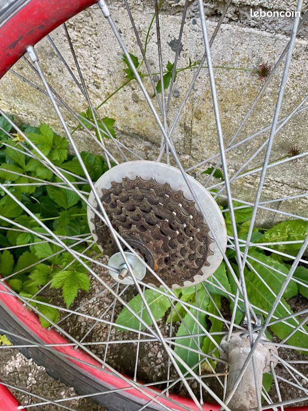 Qqes pièces vélo / VTT (cadres, jantes, freins….) (image 9)