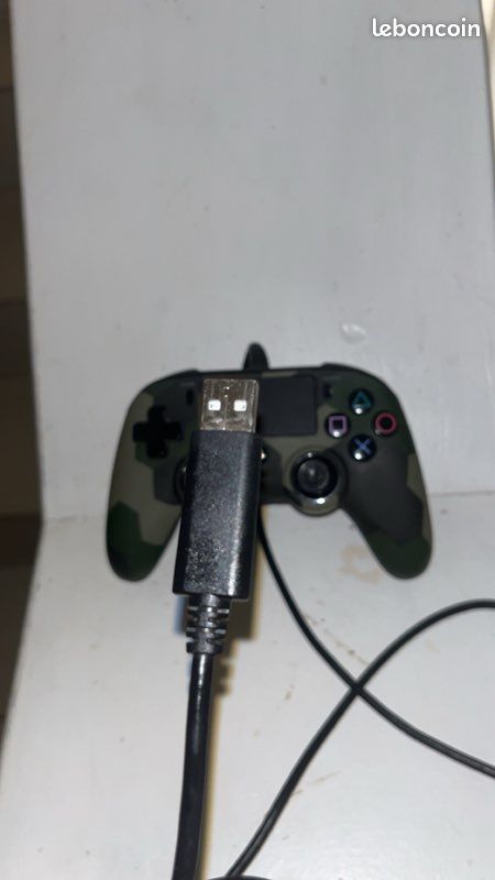 Je vend une manette ps4 couleur militaire (image 3)