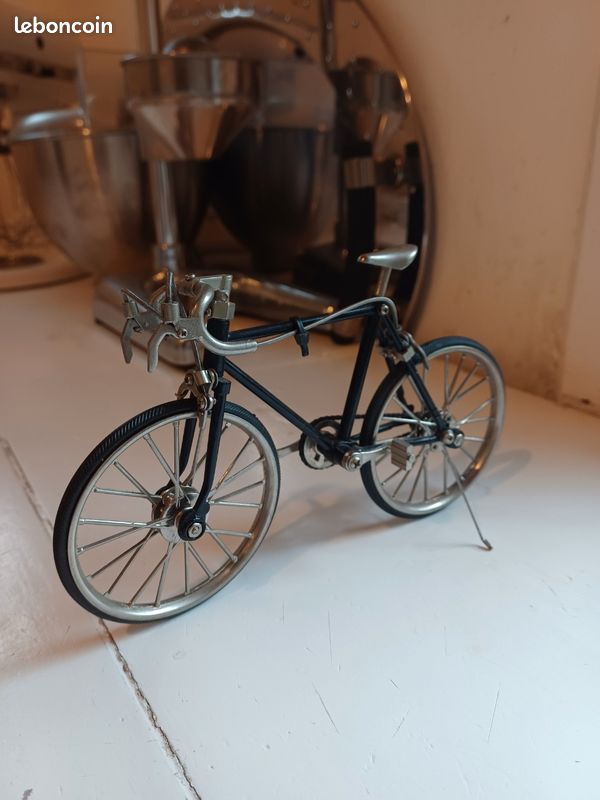 Hobbyfun Vélo Miniature Noir 9,5 X 6 Cm Avec Béquille