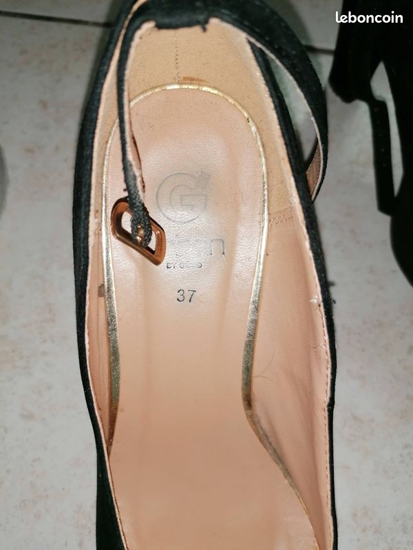 Chaussure à talon noir à bride taille 37 (image 4)