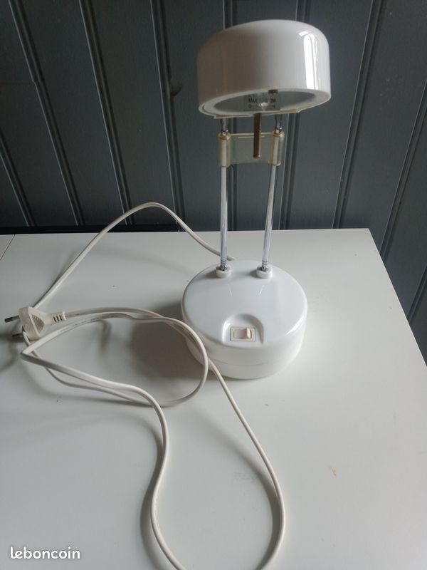 Petite lampe de bureau (image 1)
