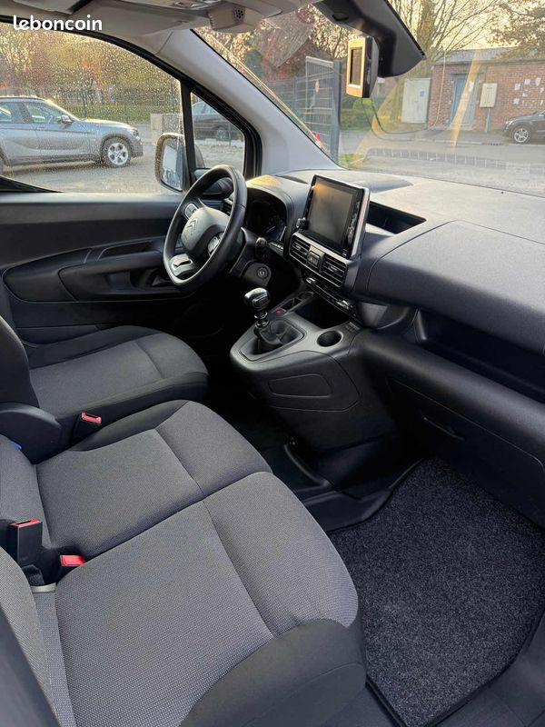 CITROEN BERLINGO CONFORT 1L5 HDI 130 CHX \"3 PLACES\" (image 4)