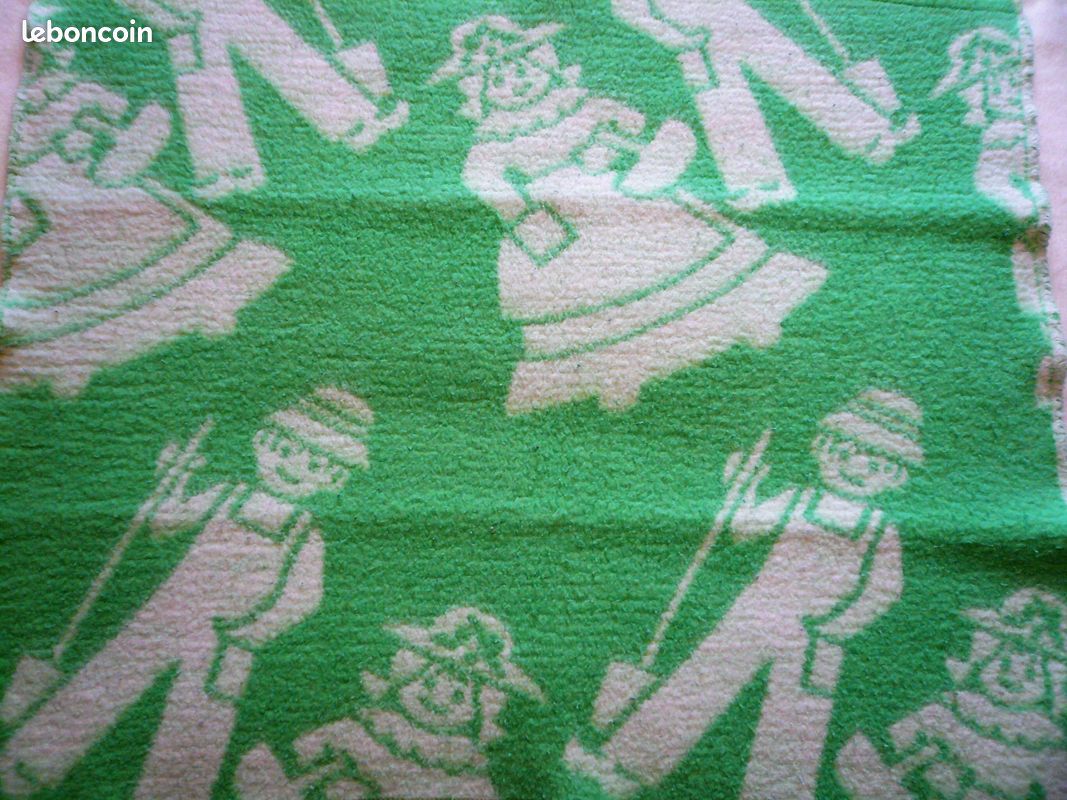 Couverture verte 80cm x 70cm (image 1)