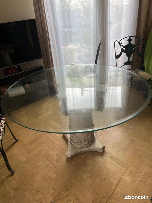 Table Ronde En Verre - 3 937 en vente sur