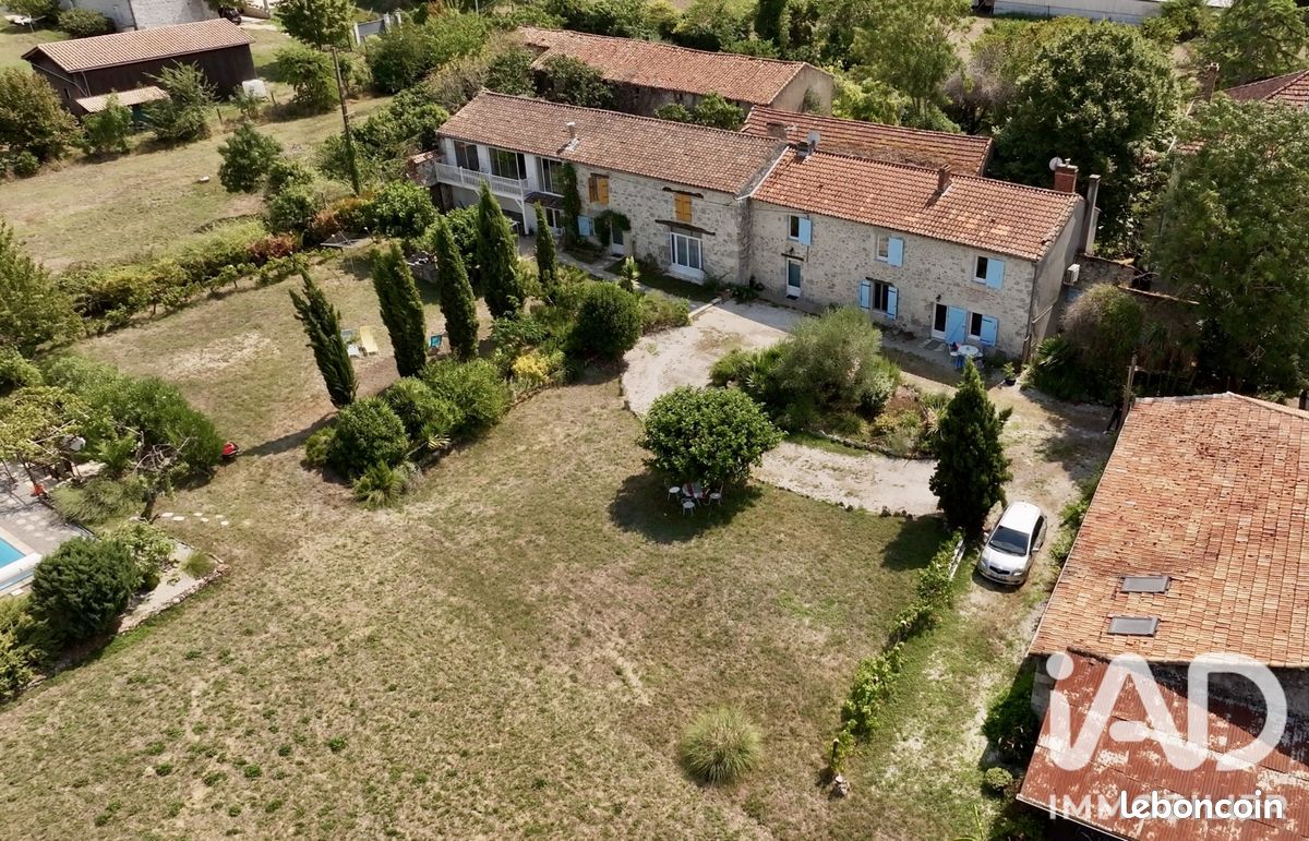 Maison 12 pièces 354 m² · à Galapian · 354 m² · 425 000 €