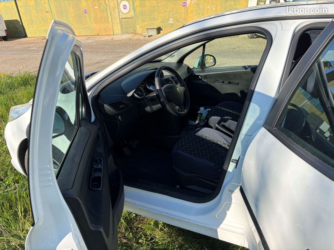 Peugeot 207 1.4 HDI (image 3)