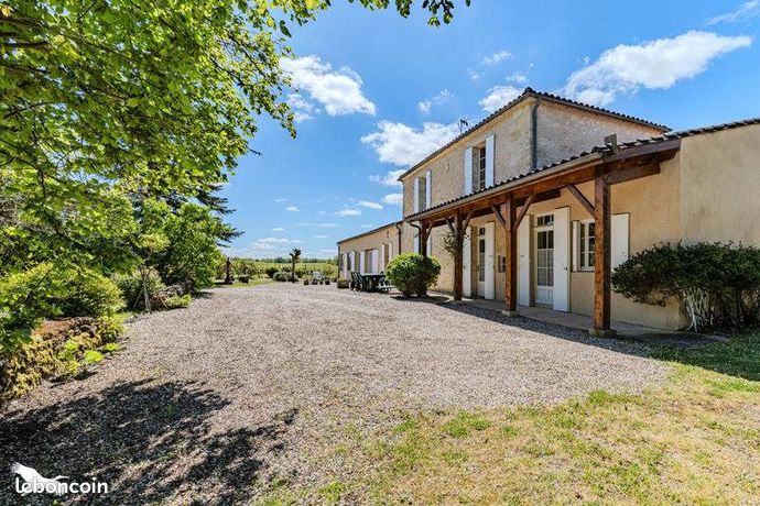 Maison 7 pièces 301 m²