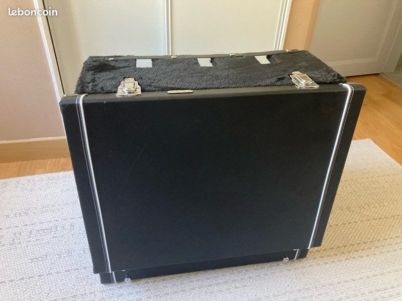 Case/ stand 3 guitares Harley Benton (image 3)