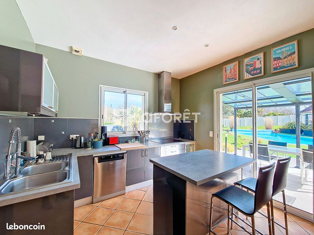 Maison 5 pièces 175 m² - Buros 64160 (image principale 4)