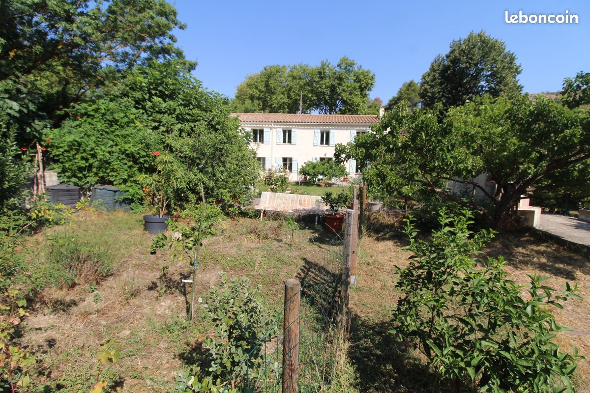 Maison 8 pièces 200 m² · à Montséret · 200 m² · 230 000 €