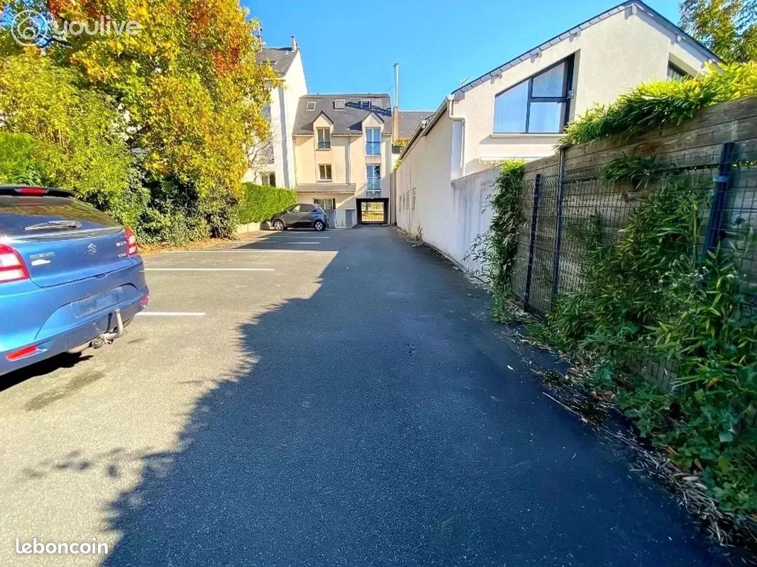 Parking/box Angers · 11 000 €