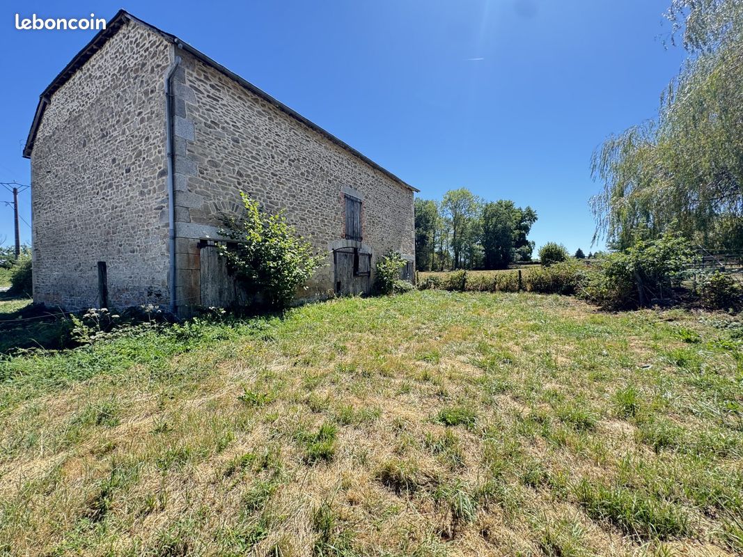 Maison 1 pièce 150 m² · à Cressat · 150 m² · 55 500 €