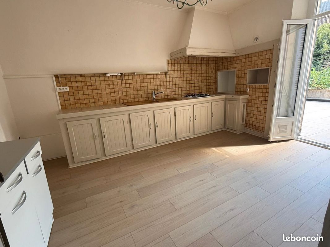 Appartement 3 pièces 100 m² · à Lons-le-Saunier · 100 m² · 800 €/mois