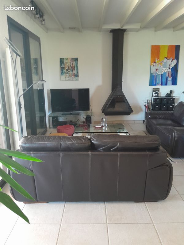 Vends 2 canapes en cuir et une table en verre (image 3)