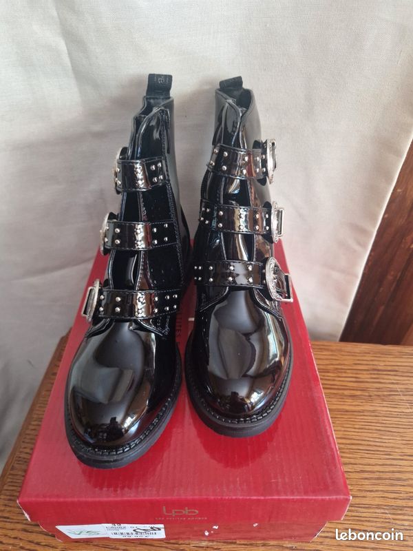 Bottines noires vernies tendance buckles neuves (image 2)