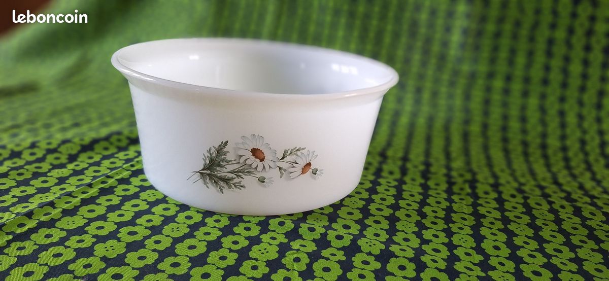 2 ROUND DISHES and hollow orange flowers SCANIA ARCOPAL 112423 vintage Glass - Sold