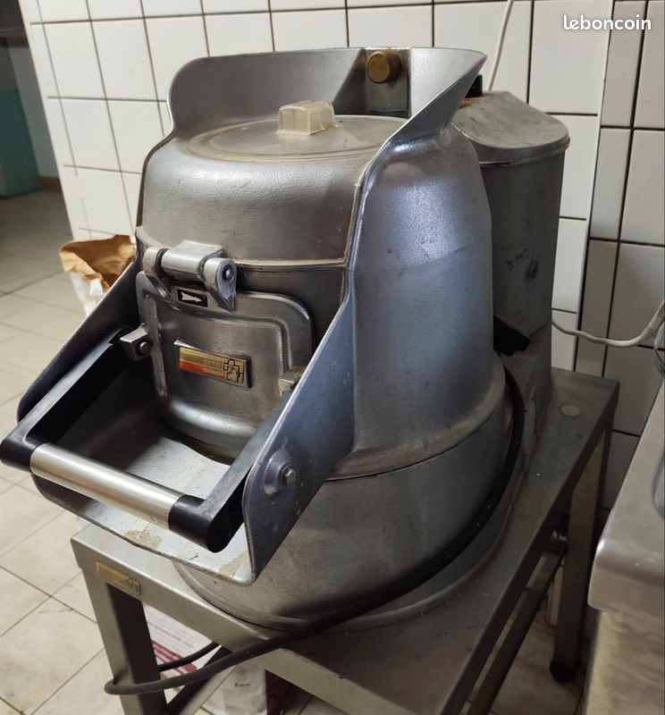 Éplucheuse légumes et grosse marmite de cuisson à gaz professionnel très bon état (image 1)
