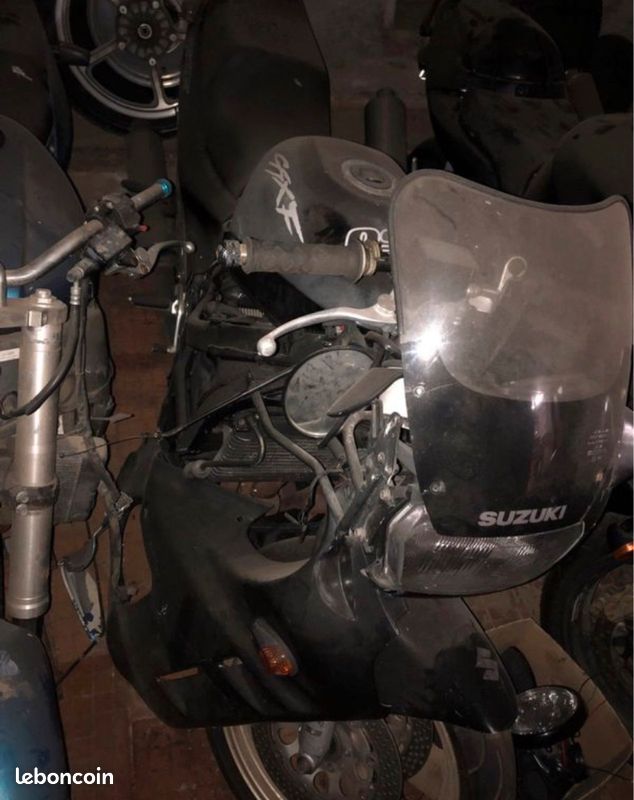 Toutes pièces gsxf 750 88 (image 1)