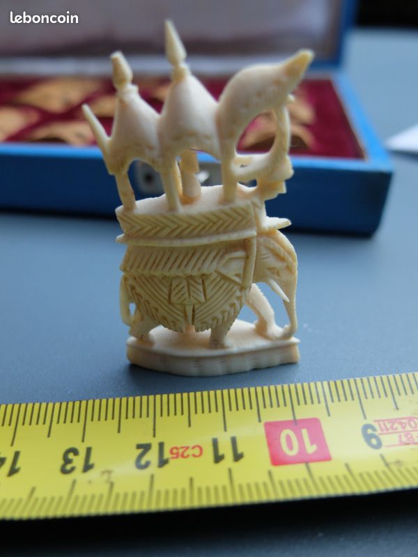 ANCIEN JEU D Échecs Miniature Voyage Bois De Rose Ébène Pions Sculptee