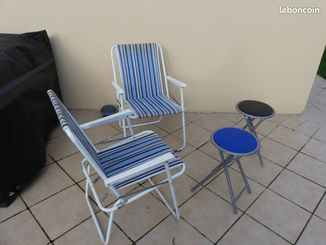 Lot table et sièges (image 2)