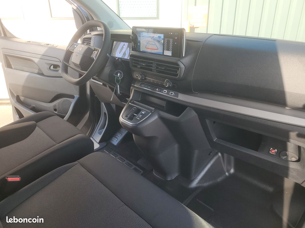 CITROEN JUMPY III Phase 2 FOURGON STANDARD « M » 2.2 Blue HDI 150 EAT8 03 PLACES NEUF avec 2 PORTES LATÉRALES + HABILLAGE BOIS COMPLET + PACKS LOOK – CONNECTIVITÉ – CAMÉRA ( Prix de Vente 29 990 HT ) (image 4)