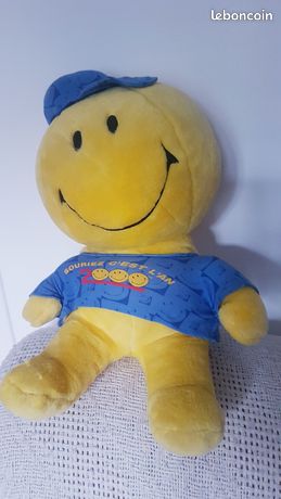 Smiley Grande Peluche Jaune JEMINI « Souriez c'est l'an 2000