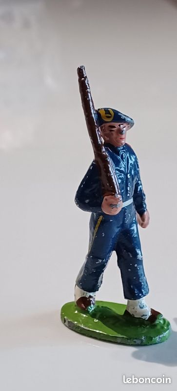 Soldat Quiralu 54mm – Chasseurs Alpins Au Défilé, Aluminium, Socle Marron, 9 Pièces