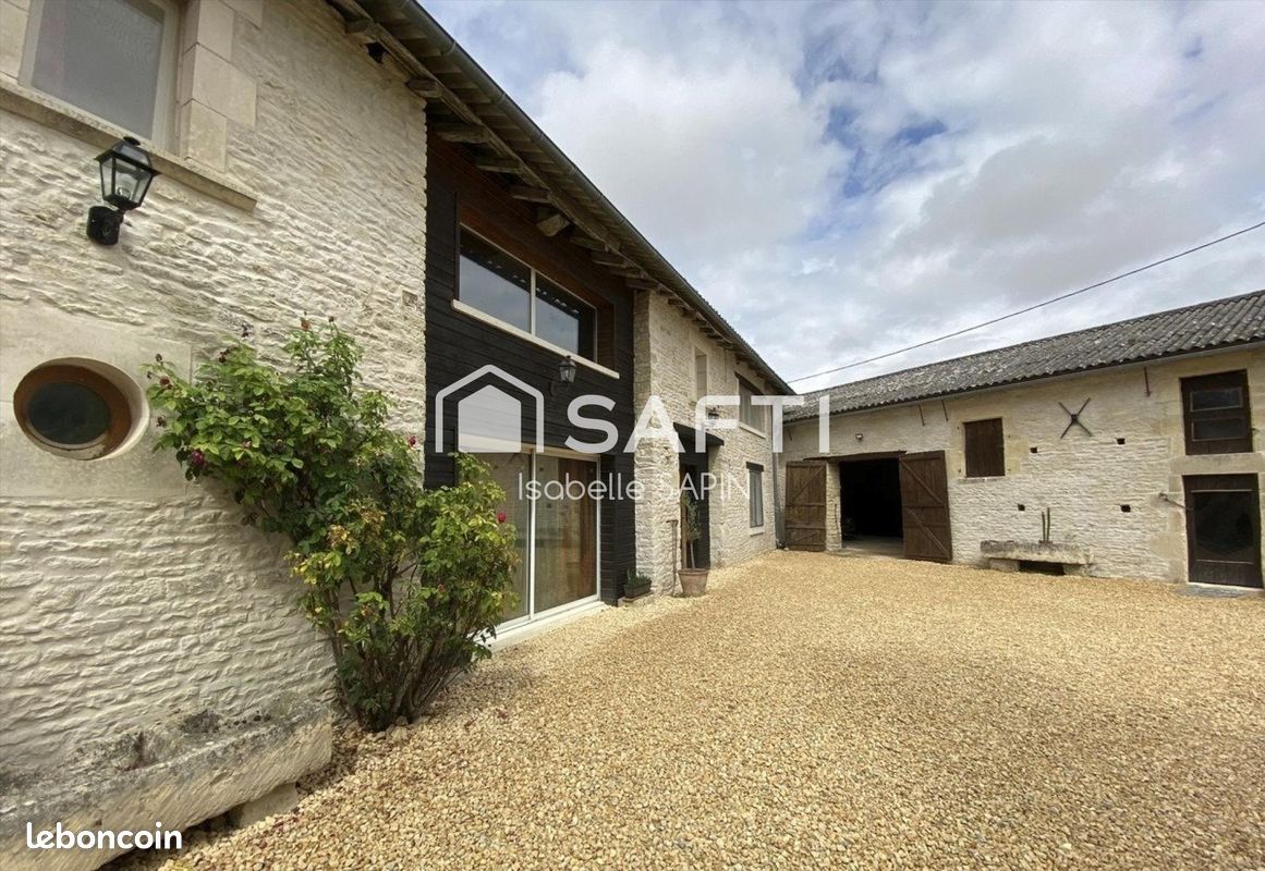 Maison 7 pièces 330 m² · à Cuhon · 330 m² · 360 000 €