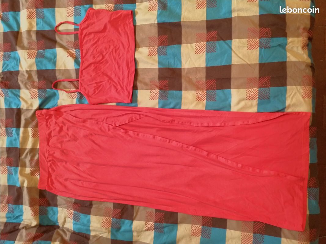 Vend un ensemble rouge (image 1)