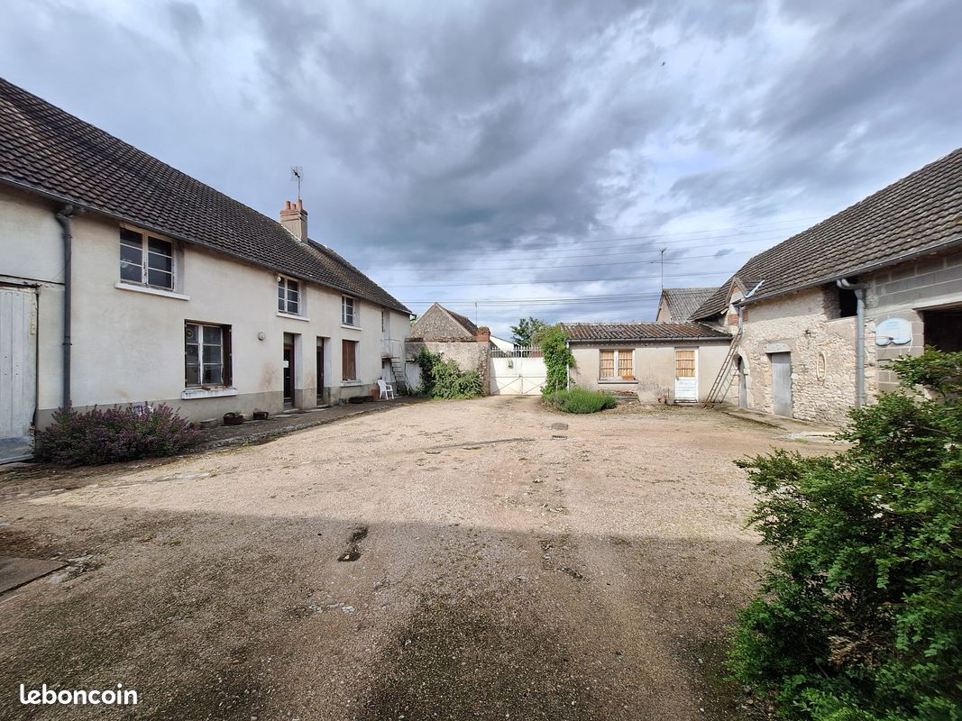 Local commercial 5 pièces 85 m² · à Saint-Claude-de-Diray · 85 m² · 330 000 €