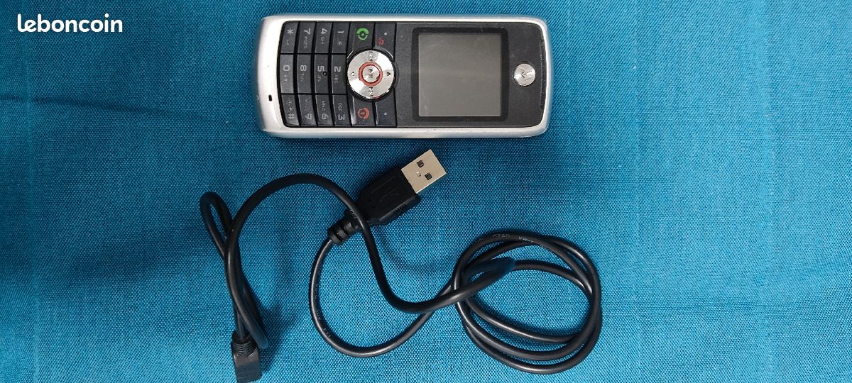 Mobile Motorola W230 (image 1)