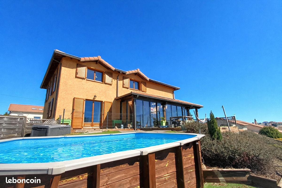 Maison 6 pièces 185 m² · à Craponne-sur-Arzon · 185 m² · 327 000 €