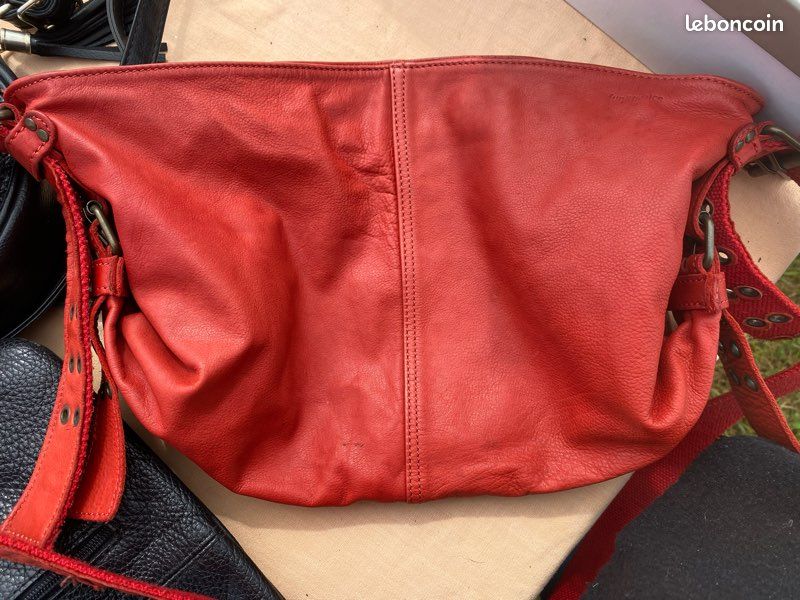Sac à main rouge cuir en bon état (image 1)