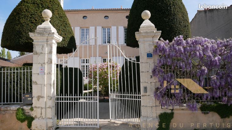 Maison 11 pièces 261 m²