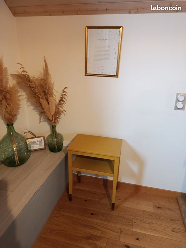 Table d'appoint (image 1)