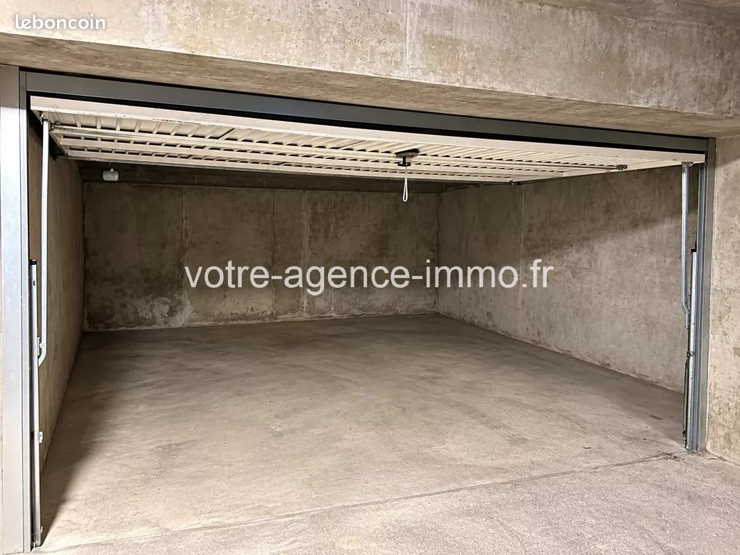 Parking/box Nice · 220 €/mois
