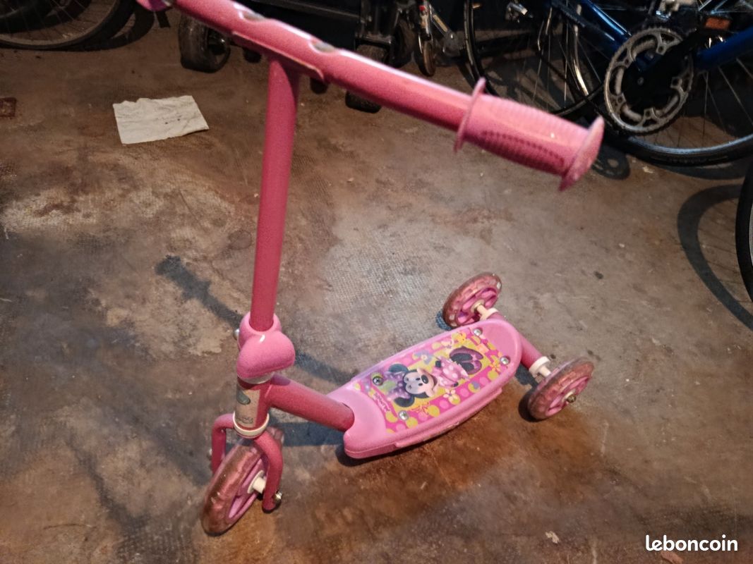 Trottinette enfant 3 roues Minnie (image 1)